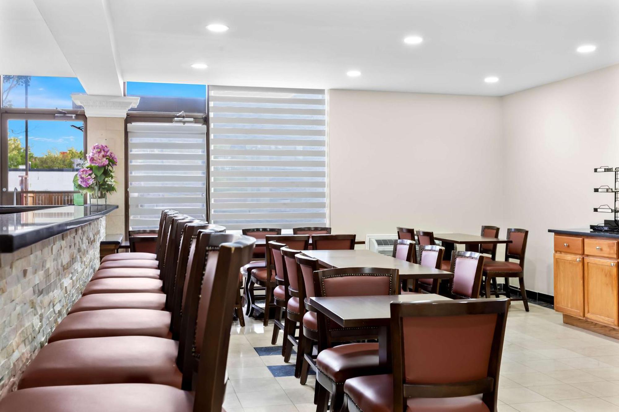 Surestay Plus By Best Western Windsor Exterior foto