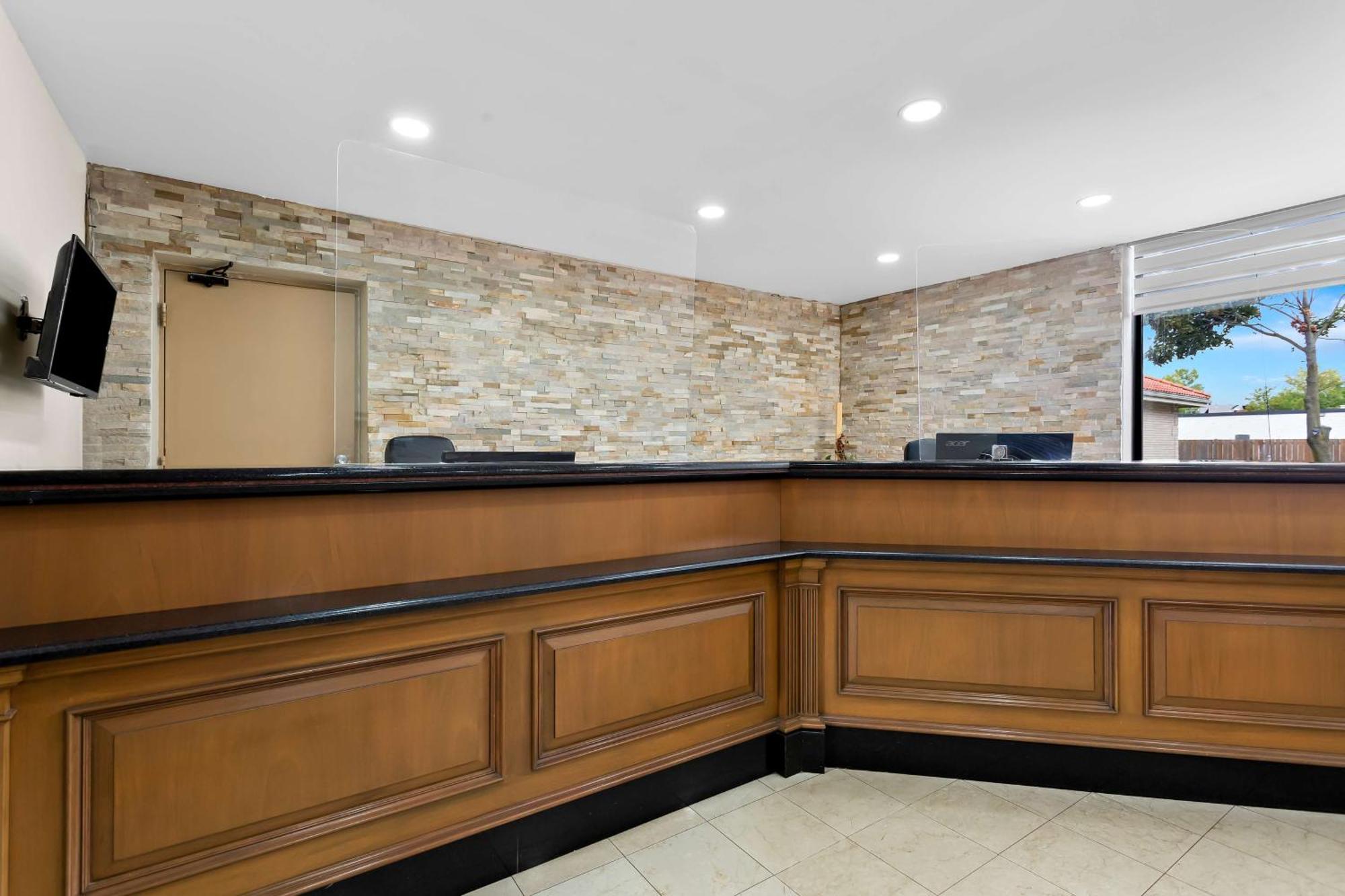 Surestay Plus By Best Western Windsor Exterior foto